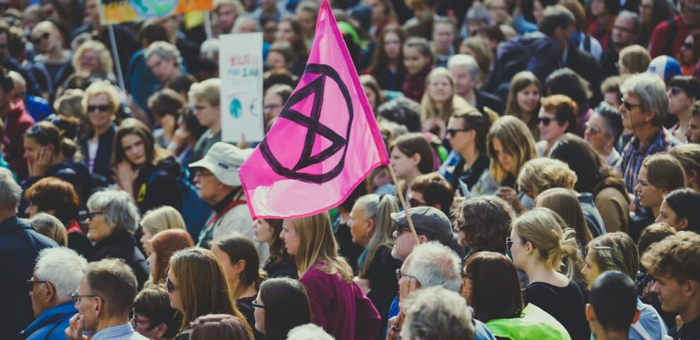 Rassemblement de personnes qui refusent de demeurer neutre