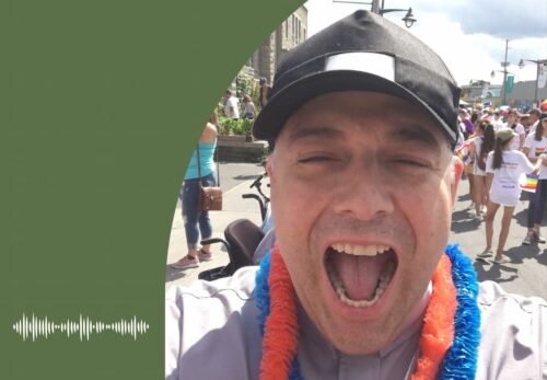 Pasteur démontrant l'inclusivité durant le défilé de la Fierté Gay à Ottawa.