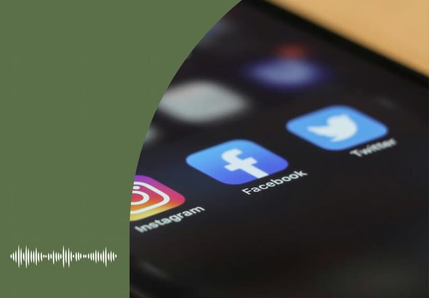 Écran d'iPhone montrant les icônes de médias sociaux.