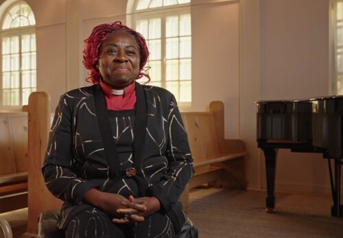 Photo de la pasteure Florence Kamta qui explique l'importance de transmettre sa foi à ses enfants.