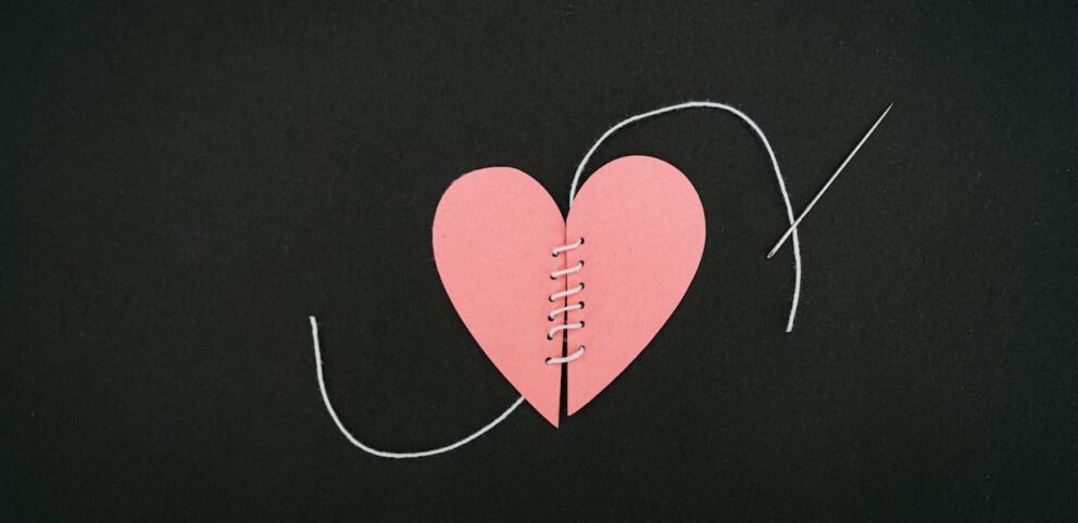 Un coeur rapiécé symbolisant avoir retrouver sa foi.