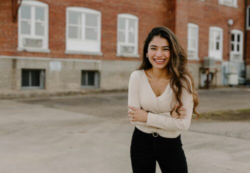 Une femme au cheveux long, une problème au temps de l'apôtre Paul.