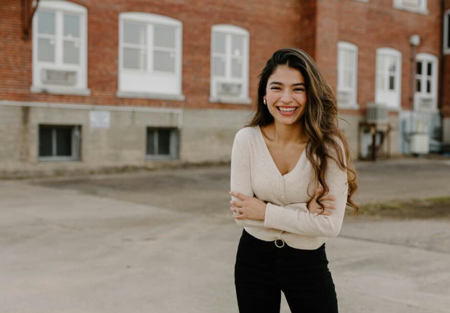 Une femme au cheveux long, une problème au temps de l'apôtre Paul.