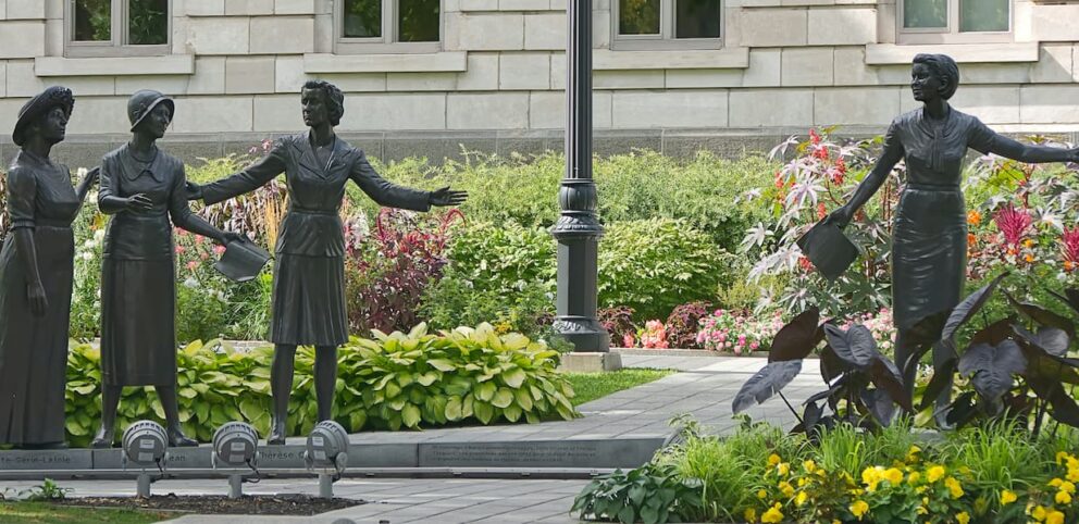 Statues des pionnières de la politique au Québec.