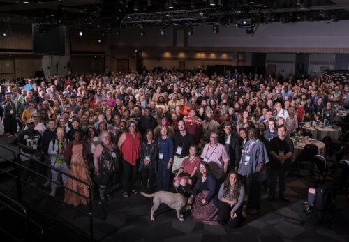 Une photo de groupe au 45e Conseil général de l'Église Unie.