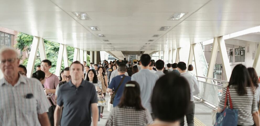 Photographie d'une foule dont plusieurs sont issus de l'immigration.