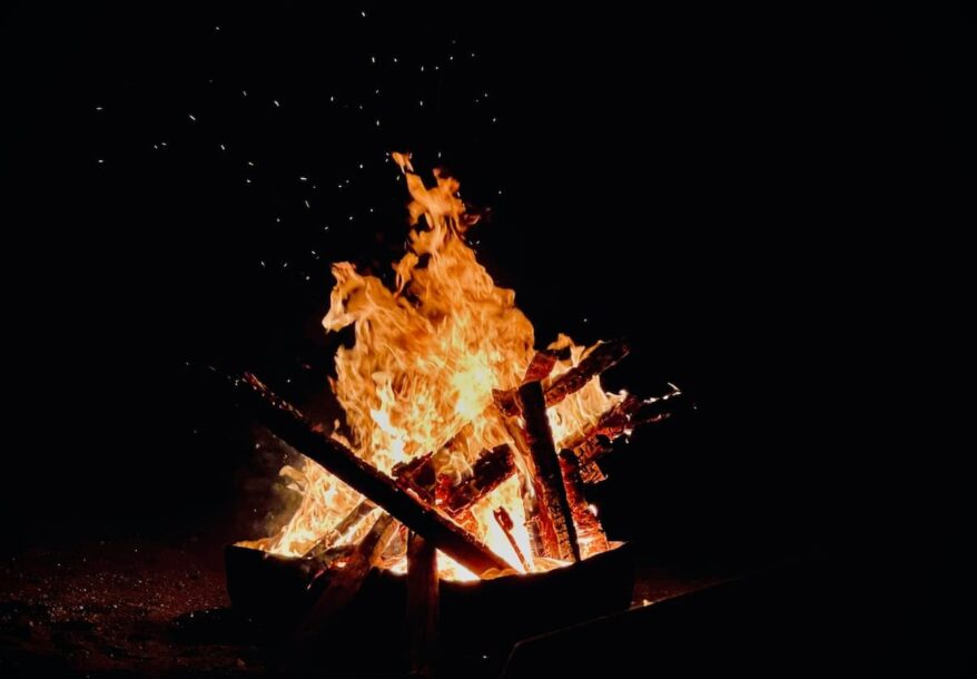 Vignette de l'article Des feux de la Saint-Jean à la Fête Nationale québécoise